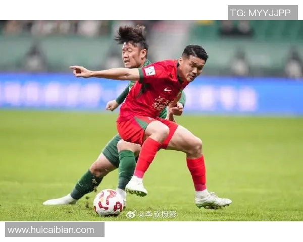 天津天海迎战河南建业争夺中超联赛关键三分的激烈对决